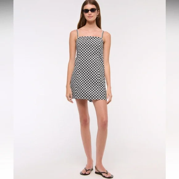 Abercrombie & Fitch Black and White Gingham Bra-Free Everyday Skort Dress - Picture 4 of 10